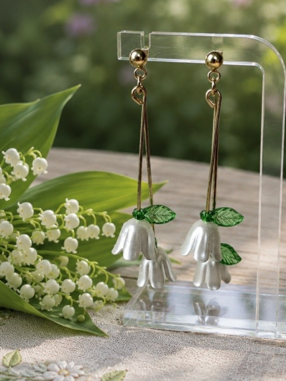 Lily of the Valley Flower Garden Plastic Gold Tone Pierced Earrings Brand New